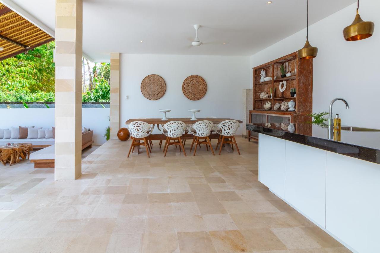 Villa Rasa Senang, With Private Cook And Pool 까랑아섬 외부 사진