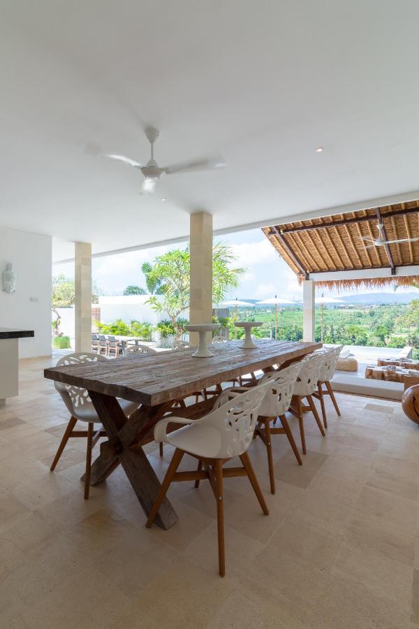 Villa Rasa Senang, With Private Cook And Pool 까랑아섬 외부 사진