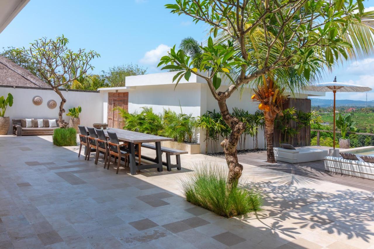 Villa Rasa Senang, With Private Cook And Pool 까랑아섬 외부 사진