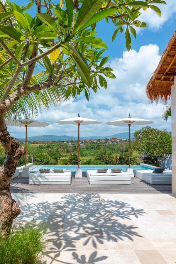 Villa Rasa Senang, With Private Cook And Pool 까랑아섬 외부 사진