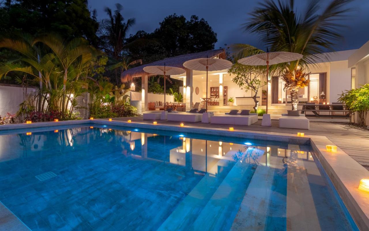 Villa Rasa Senang, With Private Cook And Pool 까랑아섬 외부 사진