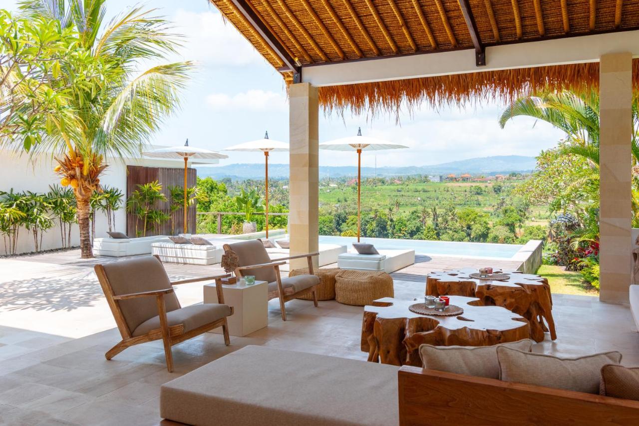 Villa Rasa Senang, With Private Cook And Pool 까랑아섬 외부 사진