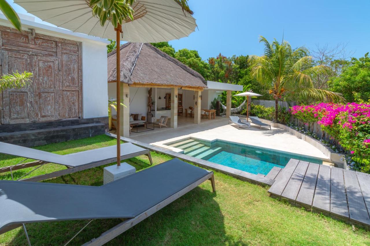 Villa Rasa Senang, With Private Cook And Pool 까랑아섬 외부 사진
